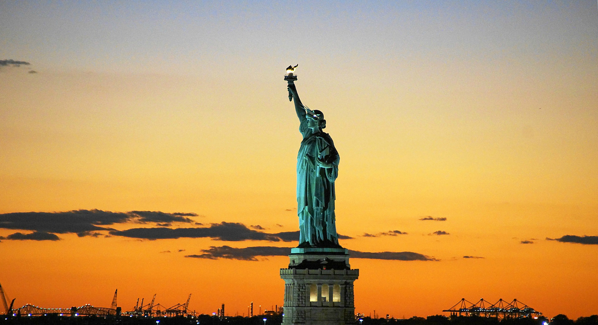 statue
